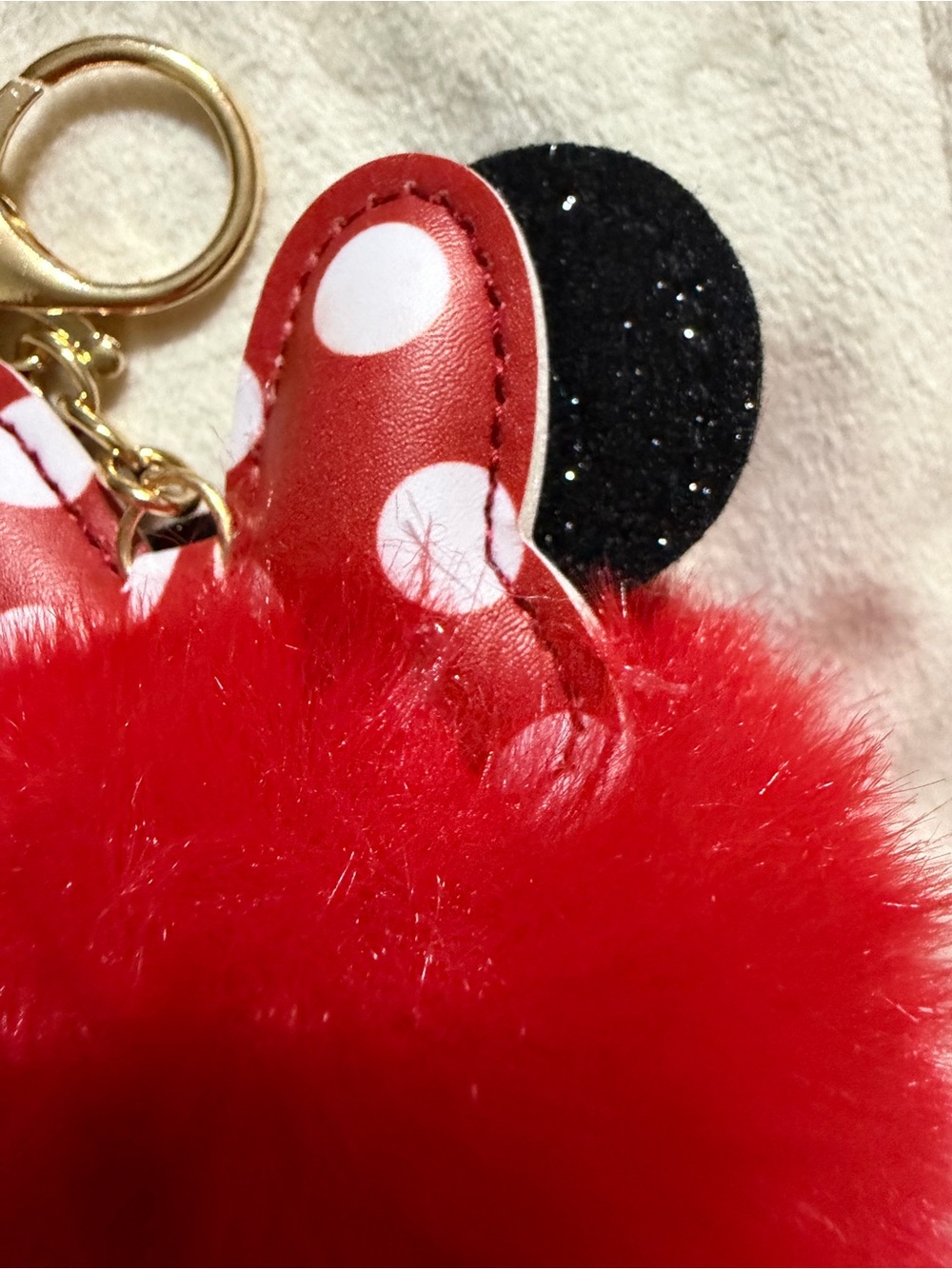 Red Pom Pom Minnie Mouse Keychain - Picture 3 of 5